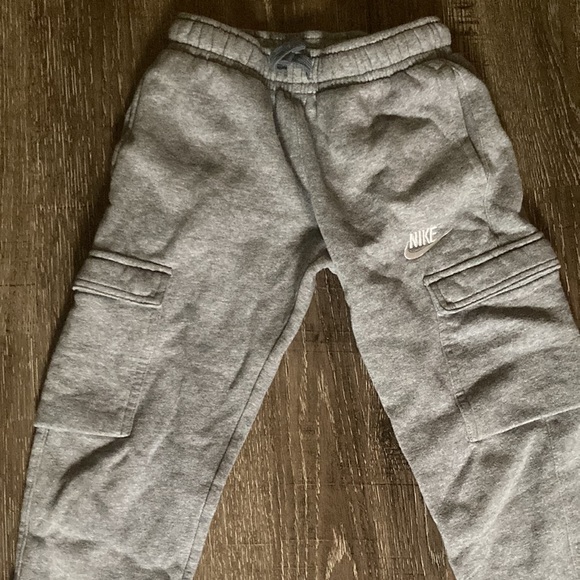 Nike tech sweats - Picture 2 of 3